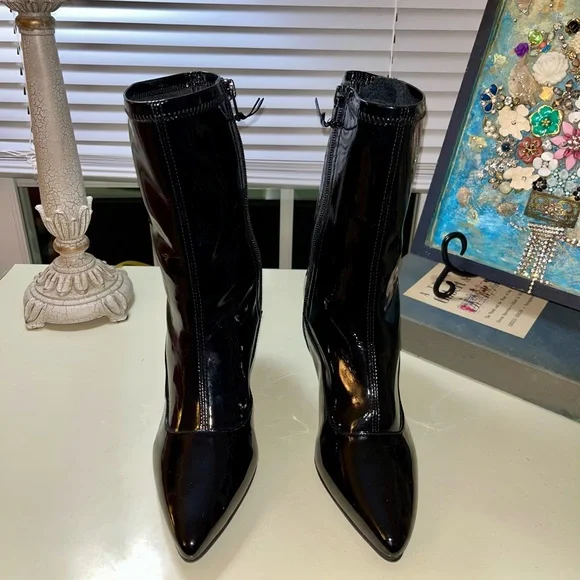 Stuart Weitzman Clingy Patent Leather Pointed Toe Booties!! - Picture 5 of 14